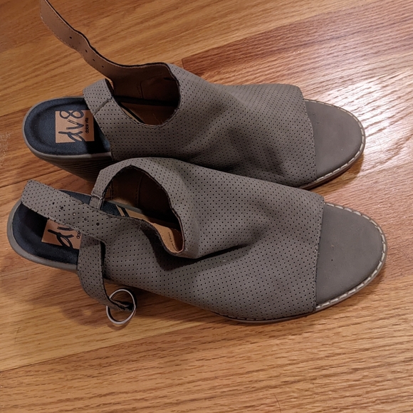 NWOT dv8 peep toe booties / sandals taupe grey brown - Picture 2 of 4